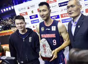8年前的今天:易建联迎来CBA生涯万分里程碑 历史第二人